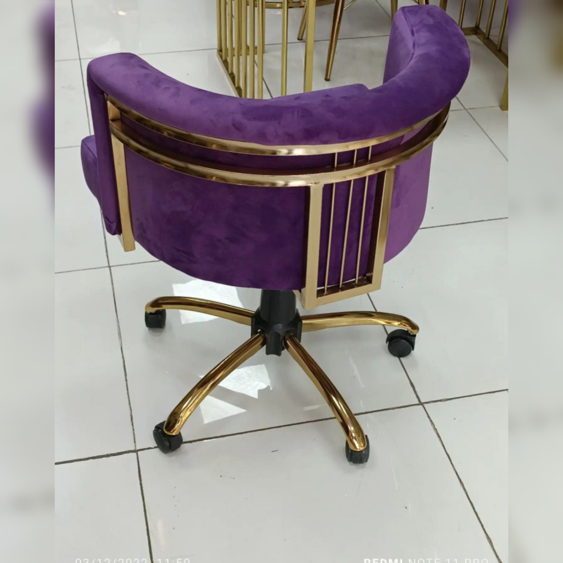 صندلی مدل لیندا چرخ دار