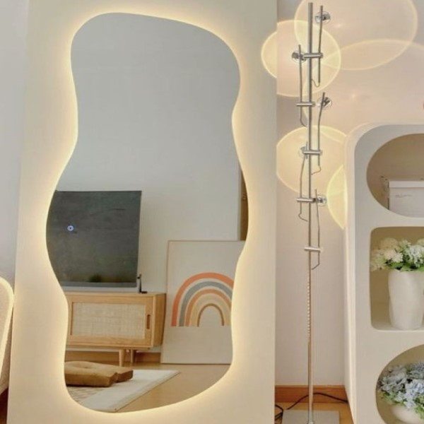 آینه دفرمه دیواری